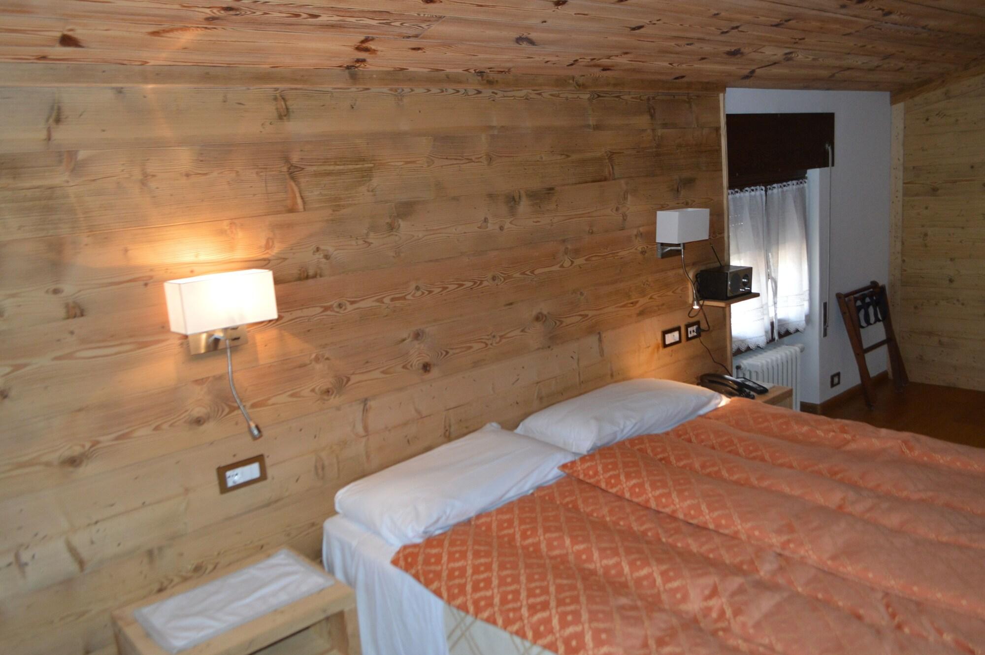 Montana Hotel 2*