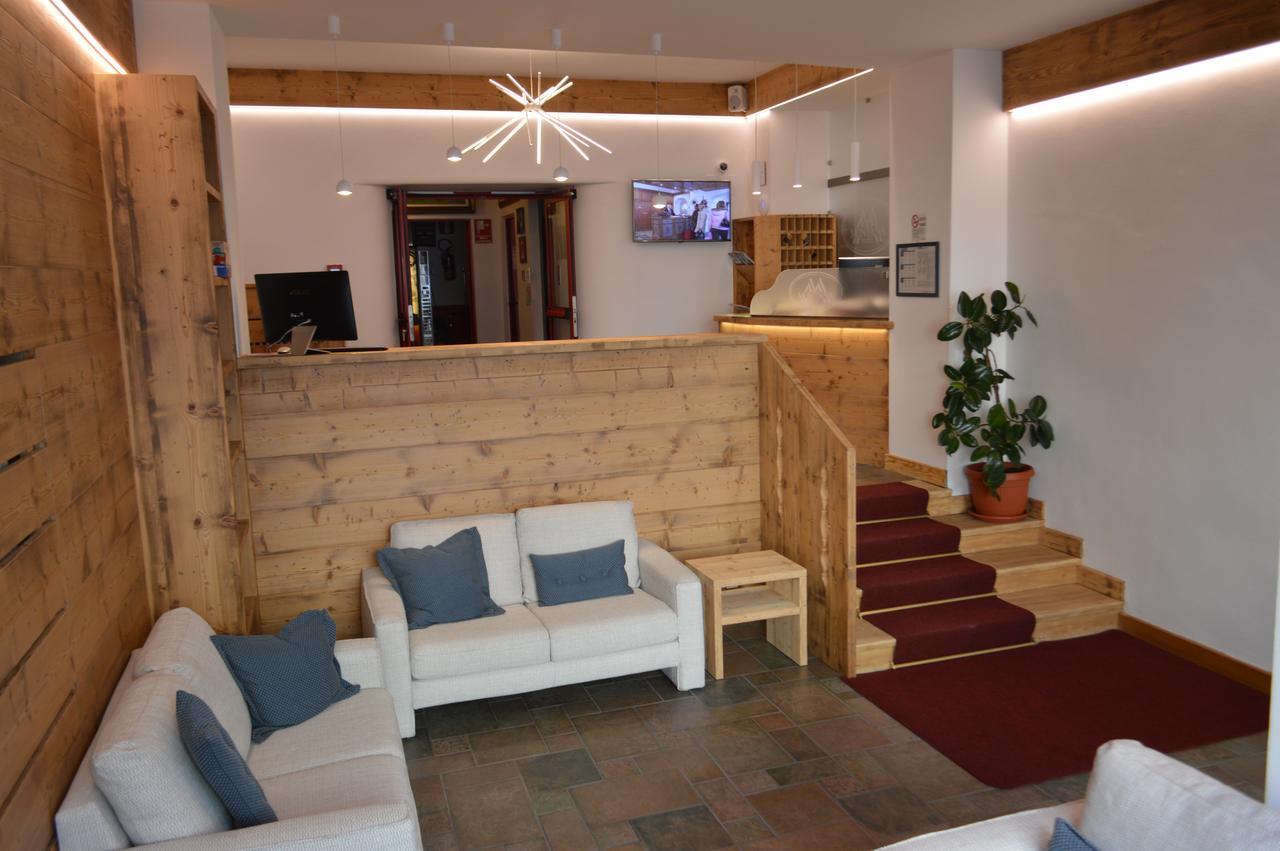Montana Hotel 2*
